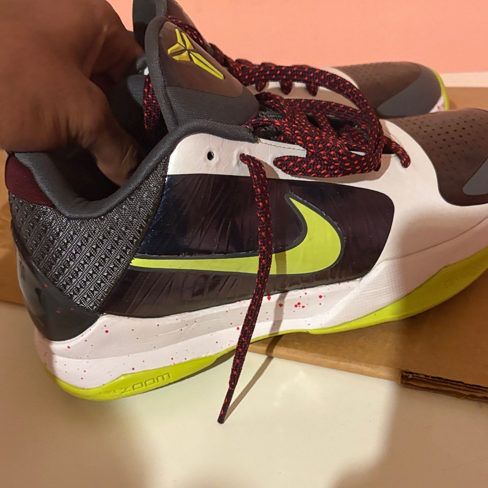 Kobe 5 Size 8 - image 2